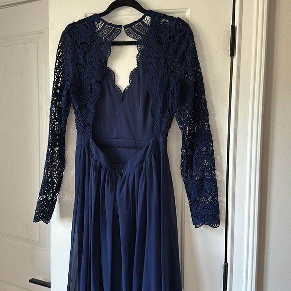 Beautiful lulus dress - Picture 3 of 4